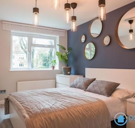 Finchley Contemporary 2 Bed Apartment + Parking Хендън Екстериор снимка