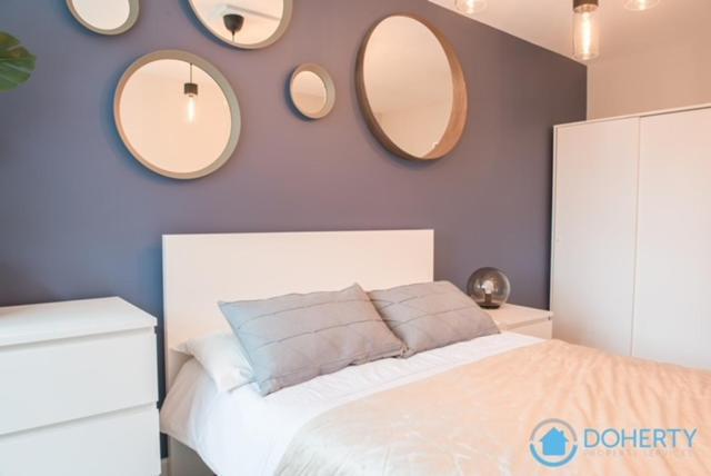 Finchley Contemporary 2 Bed Apartment + Parking Хендън Екстериор снимка