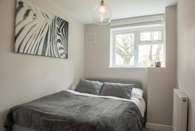 Finchley Contemporary 2 Bed Apartment + Parking Хендън Екстериор снимка