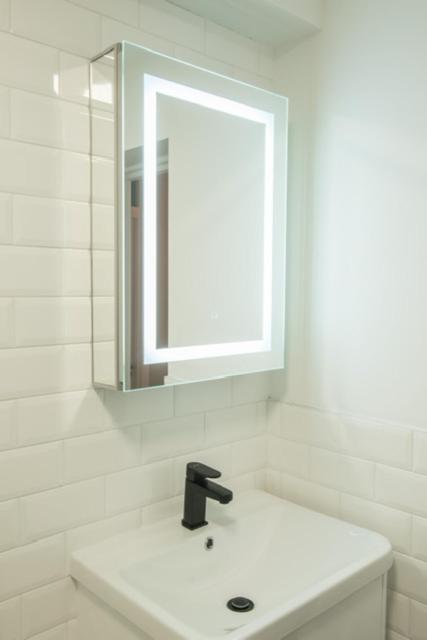 Finchley Contemporary 2 Bed Apartment + Parking Хендън Екстериор снимка